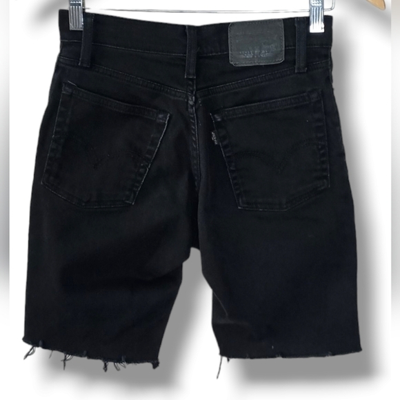 Levi's Raw Hem Midi Short in Black - Picture 3 of 9